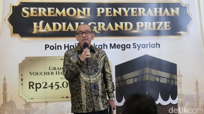 Bank Mega Syariah Beri Hadiah Haji Khusus untuk Nasabah