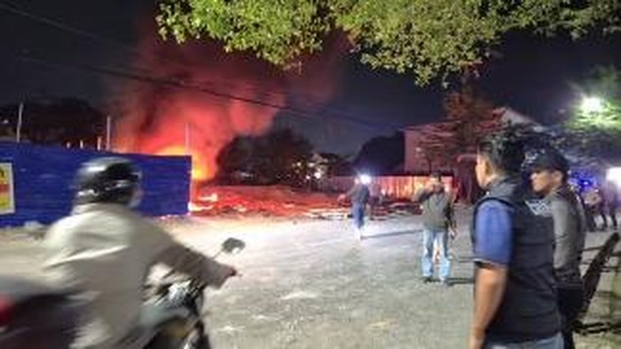 Bentrokan antarkelompok dipicu sengketa lahan di Makassar.