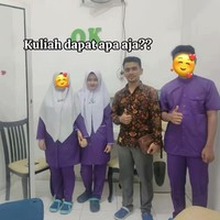 Viral! Mahasiswi Menikah dengan Dosennya, Toga Wisuda Dipindahkan Suami