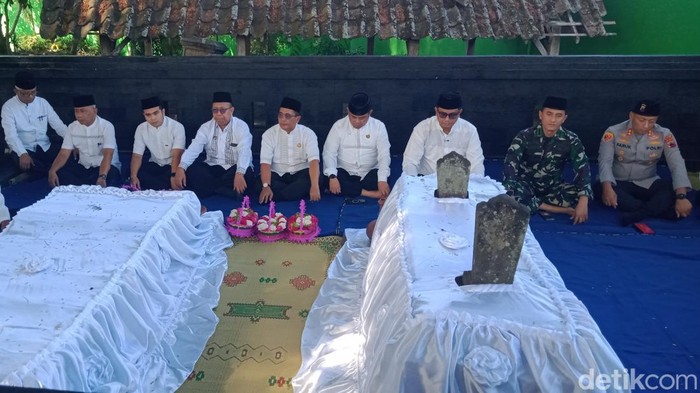 Bupati Klaten dan para pejabat berziarah ke makam Kiai Melati, Kamis (23/7/2026).