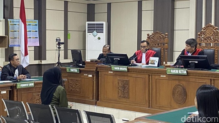 Suasana sidang dakwaan Bupati Pekalongan nonaktif, Fadia Arafiq di Pengadilan Tipikor Semarang, Kecamatan Semarang Barat, Kamis (23/7/2026).