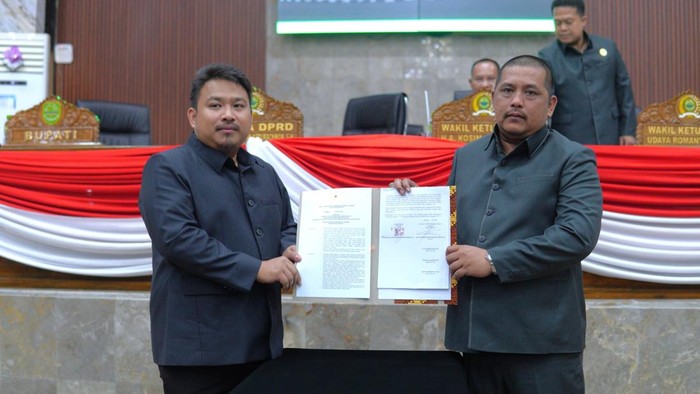 Bupati Subang Reynaldy Putra Andita Budi Raemi, hadir dalam Rapat Paripurna DPRD Kabupaten Subang