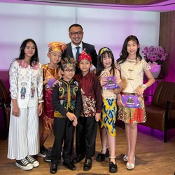 Seru Abis! 6 Host Cilik Ceria Anak Indonesia Grebek Kantor Wamenbud Giring Ganesha