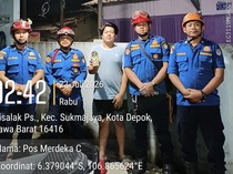 HP Warga Depok Nyemplung Saat Cek Sumur Dini Hari, Damkar Turun Tangan