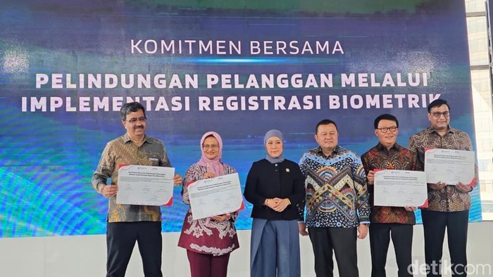 Deklarasi komitmen bersama untuk mengimplementasikan registrasi pelanggan berbasis data biometrik secara penuh