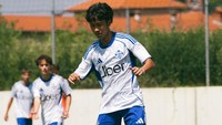 Ada kabar baru dari Vincent Rompies. Anaknya sempat mengikuti Summer Camp klub sepakbola Como di Italia. (Foto: dok Instagram comosummercamps)