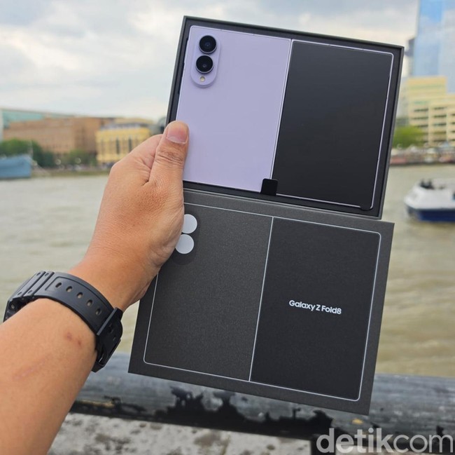 Unboxing Samsung Galaxy Z Fold8
