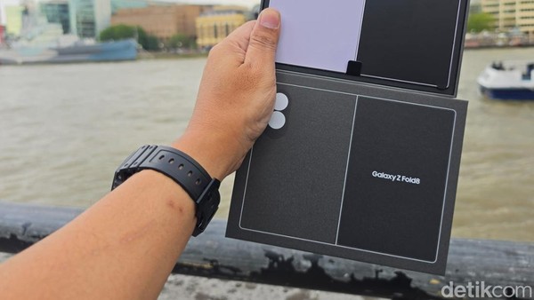 Unboxing Samsung Galaxy Z Fold8, Lebar dan Unik!