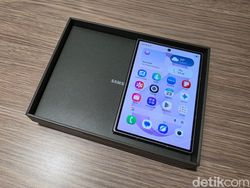 Unboxing Samsung Galaxy Z Fold8