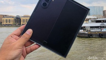 Untuk pertama kalinya Samsung membawa nama Ultra ke lini ponsel lipatnya di Galaxy Z Fold8 Ultra ini, menawarkan kombinasi desain yang semakin tipis, performa kelas flagship, kamera profesional, serta pengalaman Galaxy AI yang lebih pintar. Foto: Fino Yurio Kristo/detikINET
