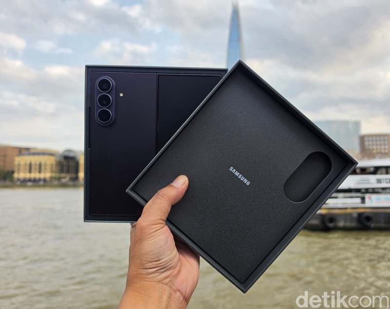 Galaxy Z Fold8 Ultra