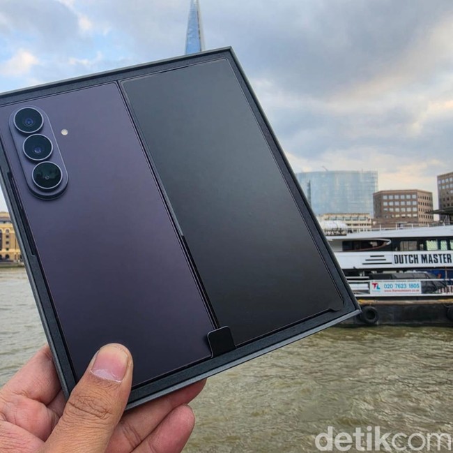 Unboxing Galaxy Z Fold8 Ultra