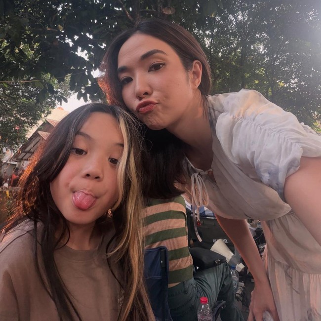 Gisel Lepas Kangen dengan Gempi di Lokasi Syuting