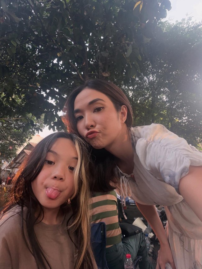 Gisel Lepas Kangen dengan Gempi di Lokasi Syuting