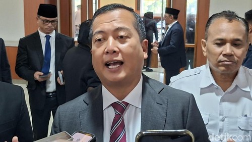 Gubernur NTB Lalu Muhamad Iqbal saat hadir di rapat Paripurna DPRD NTB, Rabu (22/7/2026). (Foto: Ahmad Viqi/detikBali).