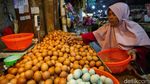 Harga Telur dan Ayam Potong Merangkak Naik di Pasar Jakarta