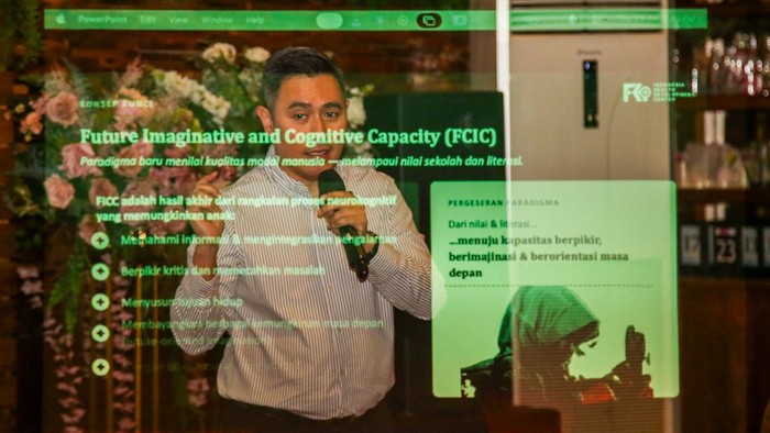 Direktur Eksekutif Indonesia Healts Development Center (IHDC) Ray Wagiu Bastowi saat pemaparan seri kajian strategis IHDC di Jakarta, Kamis (23/7/2026).

IHDC meluncurkan hasil Seri Kajian Strategis bertepatan dengan peringatan Hari Anak Nasional 2026 sebagai upaya menghadirkan paradigma baru dalam pembangunan anak Indonesia.