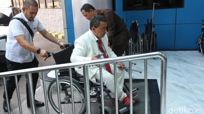 Hotman Paris Mundur Jadi Pengacara eks Jampidsus Febrie Adriansyah Pengacara Hotman Paris Hutapea memberikan pernyataan media usai mendapatkan penanganan medis ditemui di RS Medistra, Jakarta Selatan, Kamis (23/7/2026). Hotman mengumumkan mengundurkan diri sebagai kuasa hukum mantan Jaksa Agung Muda Tindak Pidana Khusus (Jampidsus) Febrie Adriansyah.
