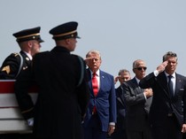 Video Penghormatan Trump untuk 4 Tentara AS yang Tewas karena Iran