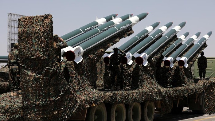 Ilustrasi rudal-rudal milik kelompok Houthi (Foto: REUTERS/Khaled Abdullah)