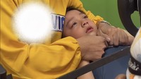 Setelah proses khitan selesai, Haldy Sabri masih memeluk dan menemani Air Rumi. Foto: Instagram @_irishbella_