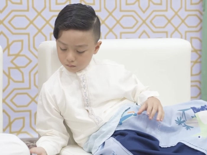 Air Rumi, anak Irish Bella dan Ammar Zoni dikhitan.