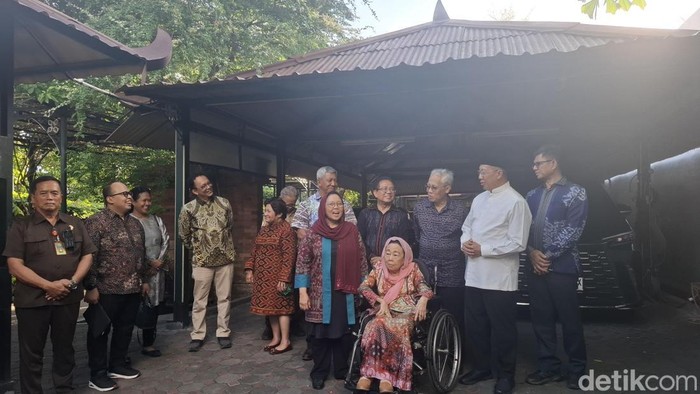 Sejumlah tokoh bangsa yang tergabung dalam Gerakan Nurani Bangsa (GNB) bertemu dengan Gubernur DIY, Sri Sultan Hamengku Buwono X di Keraton Kilen, Kompleks Keraton Jogja, Selasa (23/7/2026).