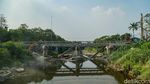 Jembatan Narogong Ditutup, Warga Bertaruh di Jalur Darurat