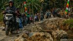 Jembatan Narogong Ditutup, Warga Bertaruh di Jalur Darurat