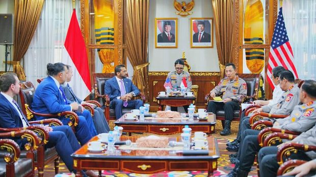 Kapolri Jenderal Listyo Sigit Prabowo menerima audiensi dengan Direktur Federal Bureau of Investigation (FBI), Kash Patel.