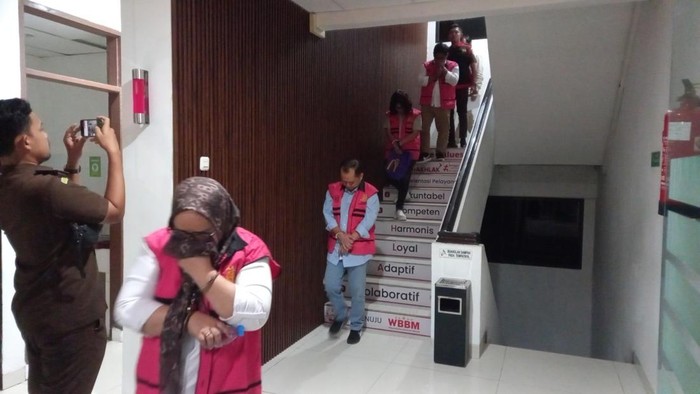 Kejaksaan Negeri Talaud menetapkan empat tersangka dalam kasus korupsi pengadaan lahan SPBU, merugikan negara Rp 2,2 miliar.
