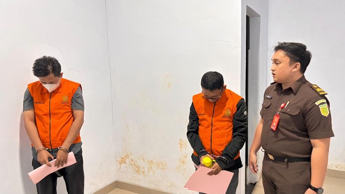 Kejati Bengkulu menetapkan tiga orang tersangka dalam kasus dugaan korupsi pengelolaan Dana BOSP di SMP Negeri 2 Rejang Lebong.