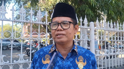 Kepala Dinas Pendidikan Mataram, Yusuf saat diwawancarai di Mataram, Kamis (23/7/2026). (Nathea Citra/detikBali)
