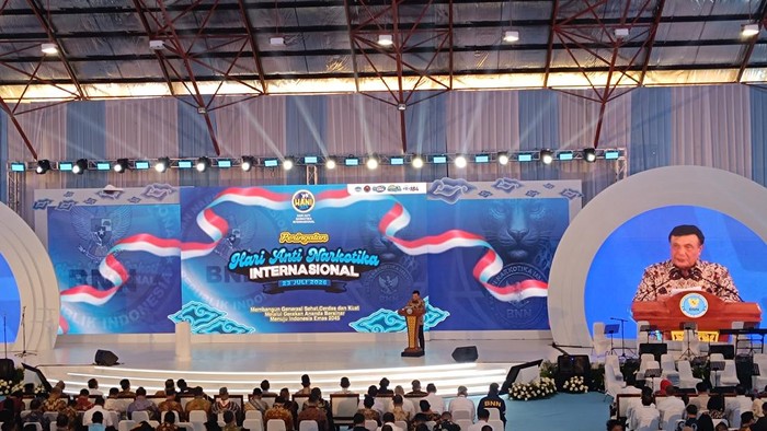 Menko Polkam Djamari saat membacakan amanat Presiden Prabowo dalam peringatan Hari Anti Narkotika Internasional (Rizky/detikcom)