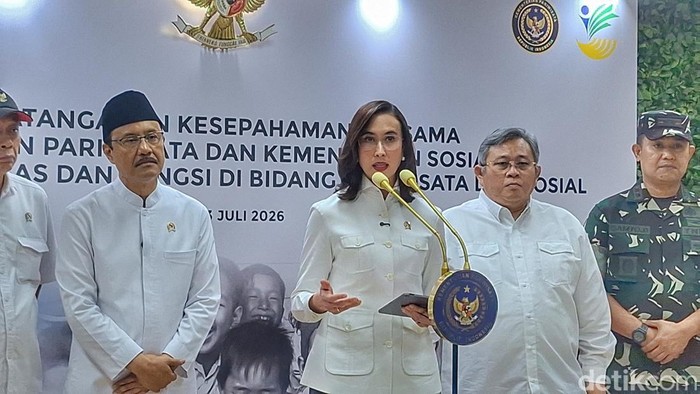 Menteri Pariwisata Republik Indonesia, Widiyanti Putri Wardhana dan Menteri Sosial (Mensos) RI Saifullah Yusuf (Gus Ipul)
