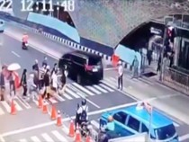 Alphard Terobos Lampu Merah di Jakpus Diduga Pakai Pelat Mobil Lain