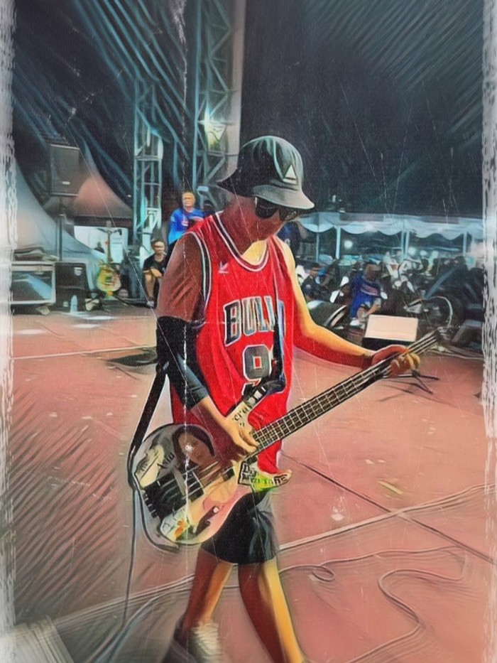Bassist legendaris Pas Band, Trisno, berjuang melawan sakit serius. Ia divonis gagal ginjal dan harus menjalani operasi akibat sumbatan darah.