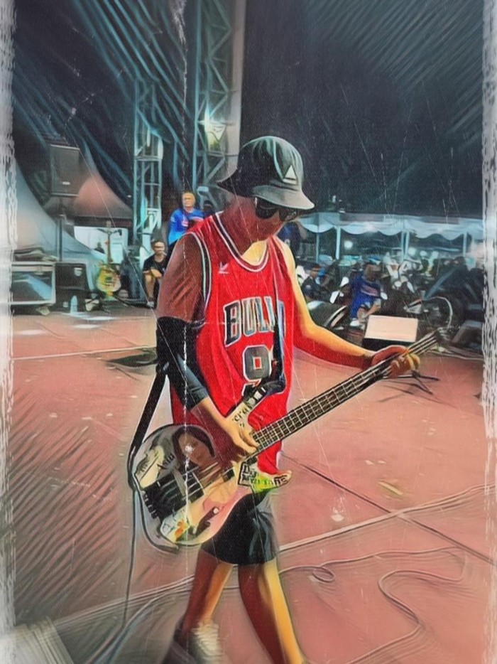 Bassist legendaris Pas Band, Trisno, berjuang melawan sakit serius. Ia divonis gagal ginjal dan harus menjalani operasi akibat sumbatan darah.