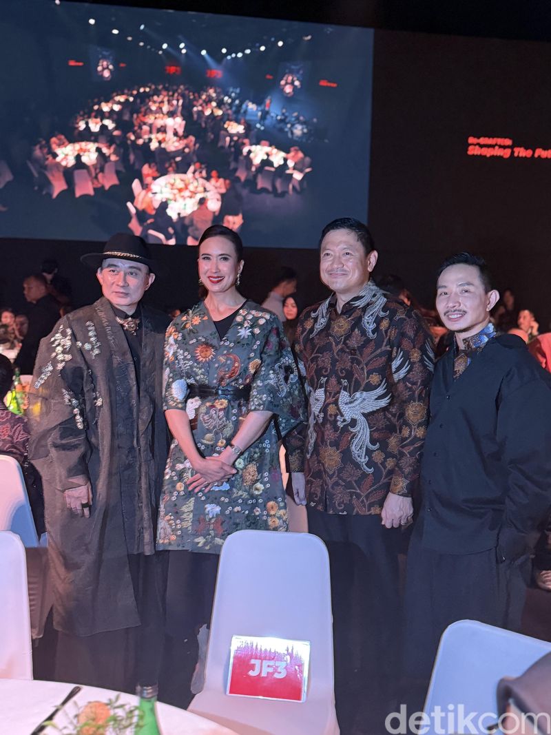 JF3 Fashion Festival 2026 dibuka dengan JF3 Gala yang dihadiri Gubernur DKI Pramono Anung dan Menteri Pariwisata Republik Indonesia Widiyanti Putri Wardhana. Desainer ternama Indonesia seperti Hian Tjen dan Rinaldy A. Yunardi juga hadir.