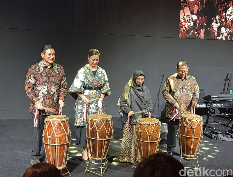 JF3 Fashion Festival 2026 dibuka dengan JF3 Gala yang dihadiri Gubernur DKI Pramono Anung dan Menteri Pariwisata Republik Indonesia Widiyanti Putri Wardhana. Desainer ternama Indonesia seperti Hian Tjen dan Rinaldy A. Yunardi juga hadir.