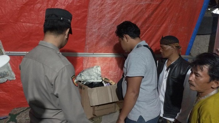 Penampakan kardus isi mayat bayi perempuan di Bogor (dok.istimewa)