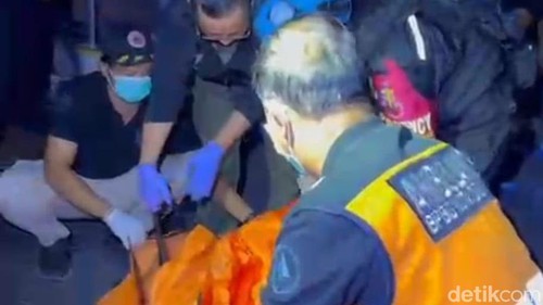 Penanganan korban kecelakaan di Jalan Tukad Pakerisan, Denpasar. Kamis (23/7/2026).