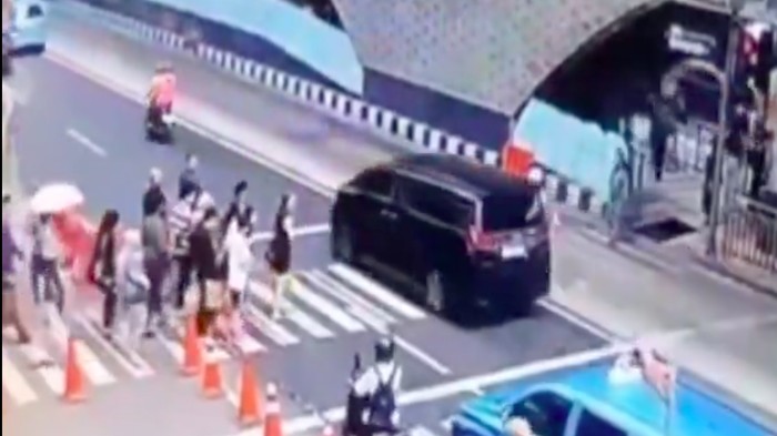 Peristiwa mobil Toyota Alphard menerobos lampu merah di kawasan Bundaran HI dan ditegur sekuriti berbuntut panjang. (dok Istimewa)