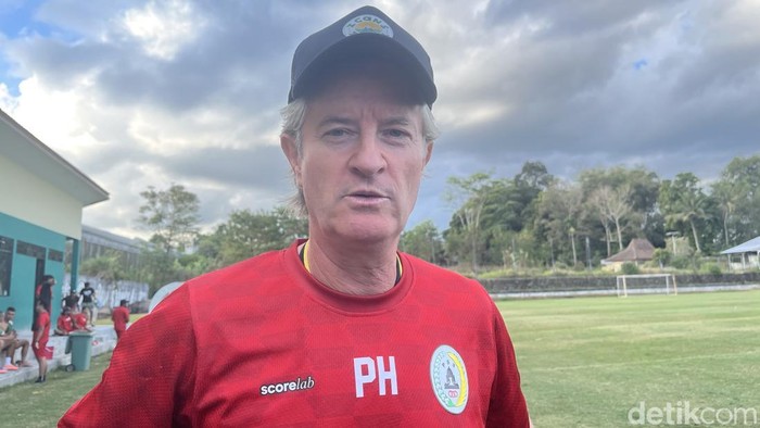 Pelatih PSS Sleman, Pieter Huistra di Lapangan Pakembinangun, Sleman, Rabu (22/7/2026)