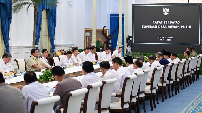 Presiden Prabowo menggelar rapat terbatas membahas Koperasi Desa dan Nelayan Merah Putih, di Istana Merdeka, Jakarta, Kamis (23/7/2026).