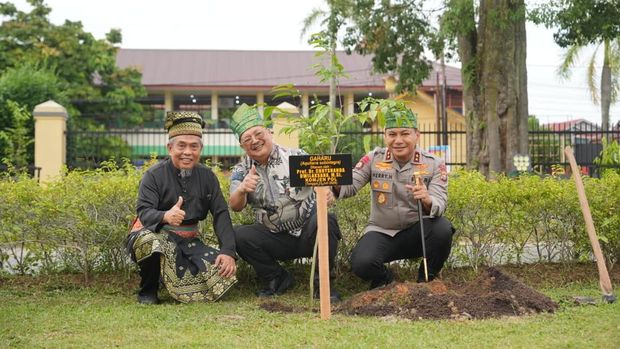 Pusat Studi Kepolisian berkunjung ke Polda Riau Pusat Studi Kepolisian berkunjung ke Polda Riau, Kamis (23/7/2026).