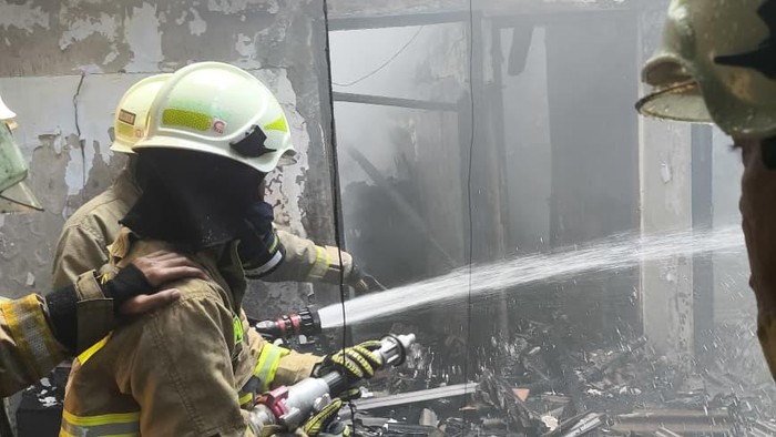 Rumah warga di Koja, Jakarta Utara (Jakut), terbakar. Kebakaran diduga dipicu masalah kelistrikan. (Dok. Istimewa)