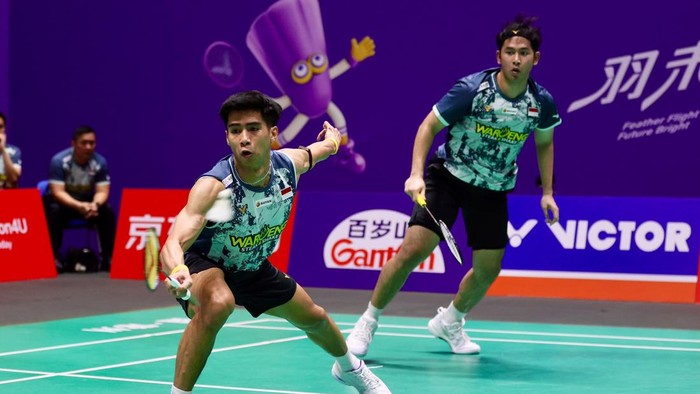 Sabar Karyaman Gutama/Moh. Reza Pahlevi Isfahani kembali gagal mematahkan dominasi dari Ben Lane/Sean Vendy. Kekalahan di China Open 2026 membuat ganda putra Indonesia itu kini tertinggal 0-5 dalam rekor pertemuan.