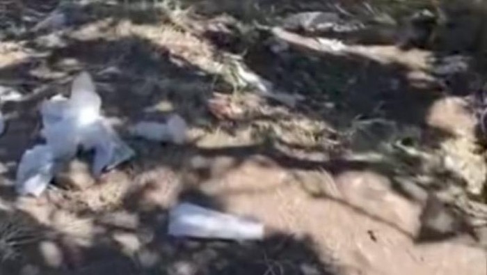 Penampakan sampah yang berserakan di Puncak Rajawali Gunung Sumbing. Foto diunggah Kamis (23/7/2026).