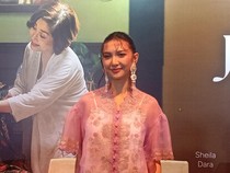 Sheila Dara Cerita Memori Kebaya Lamaran dengan Vidi Aldiano